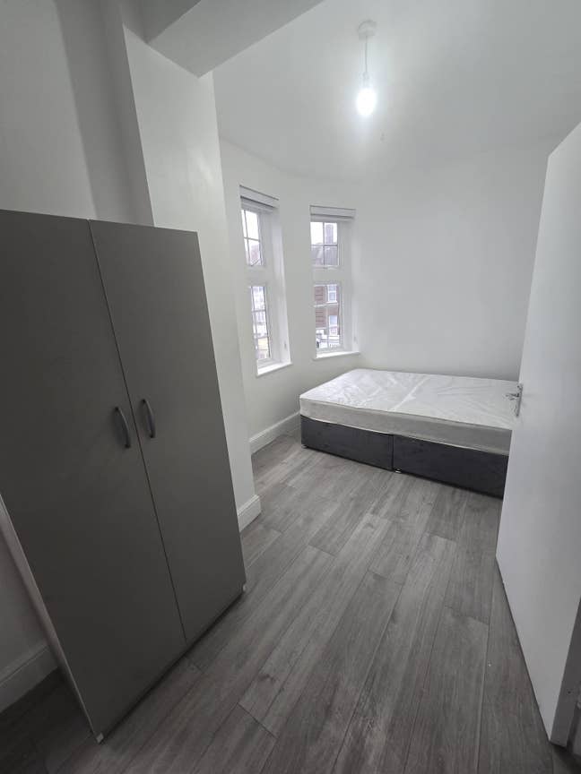 Fully Furnished 3 Bedroom Flat to Rent, IG11 Main Photo