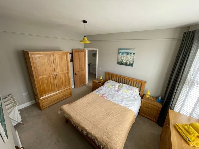 Large double room with own bathroom  Main Photo