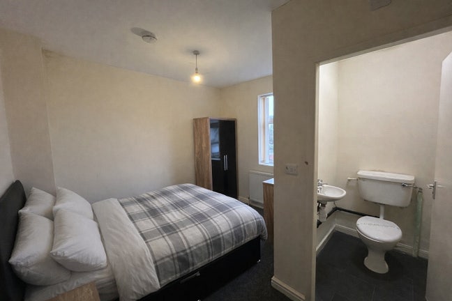 Furnished Double Room Available Main Photo