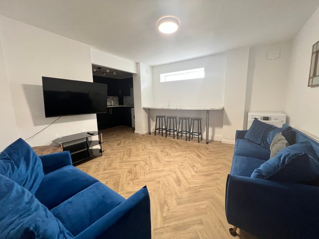 Lovely room availble parking Ormskirk Edge Hill Main Photo