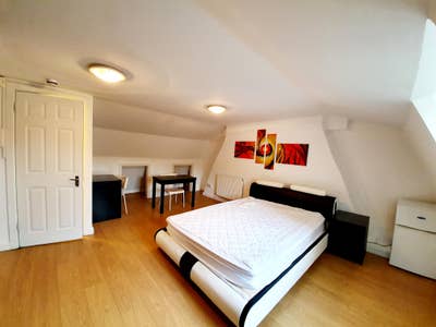 Spacious & Bright Room in SE16–All Bills Included Main Photo