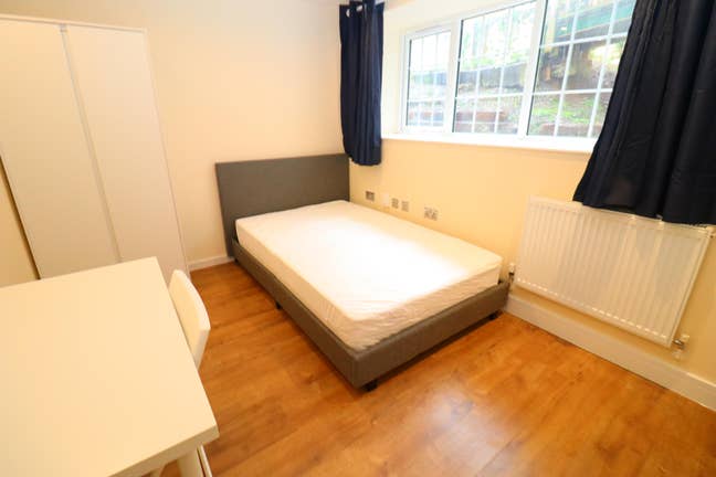 Last Double Room in Ealing- Hanwell Station Main Photo