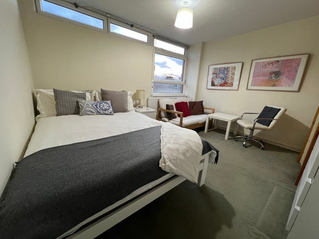 Perfect Putney Pad, One Room with Own Lounge Main Photo