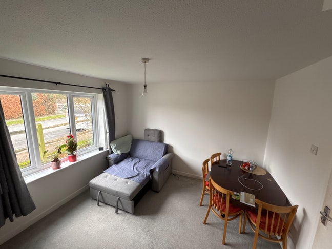 Spacious & Bright single room in a quite house Main Photo