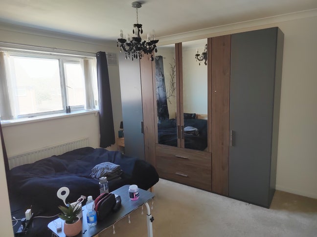 Single bedroom for rent.  Main Photo