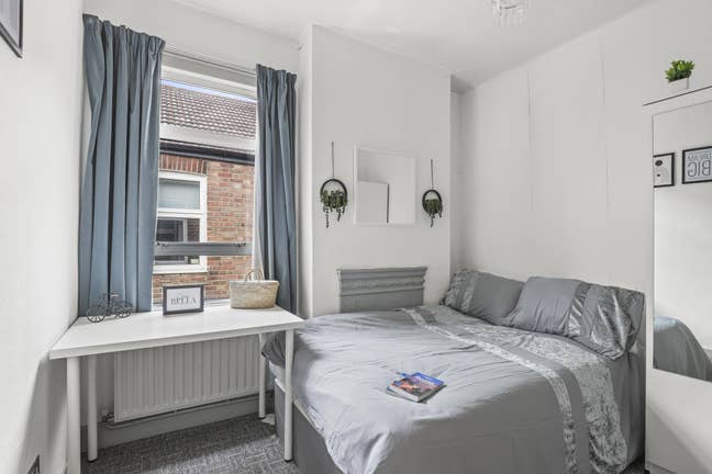 New Luxe Double Rooms in Brentford Main Photo