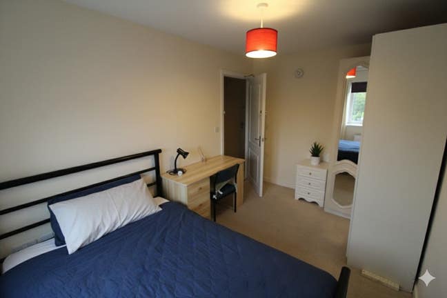 Spacious Double Room, Circus Drive, CB4 (61CD2) Main Photo