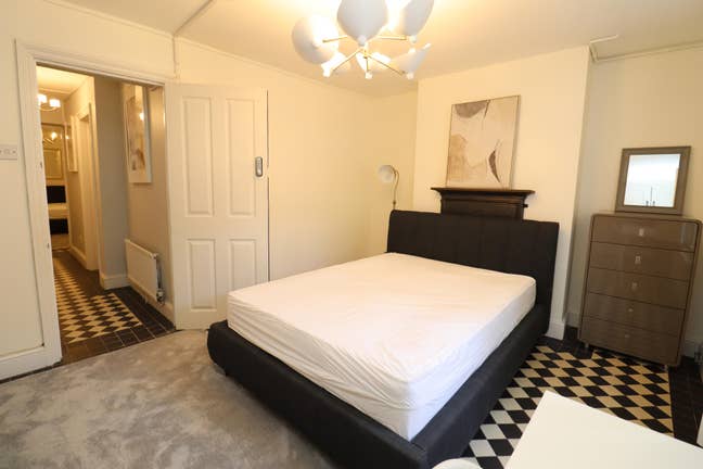 ✨Stylish Double Room - 4 Min Walk from Dlr-E14 Main Photo