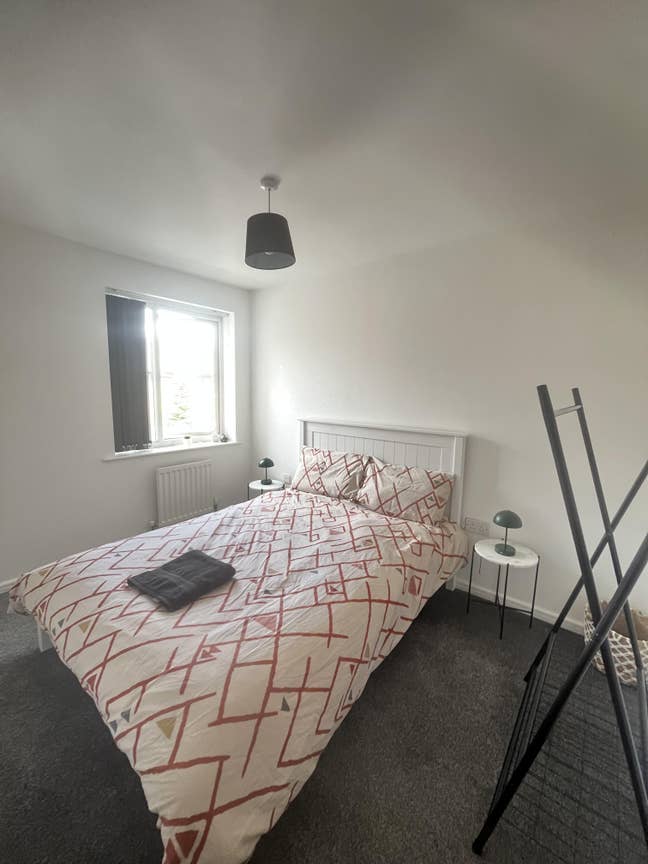 Furnished Double room opp Co Op Live arena! Main Photo