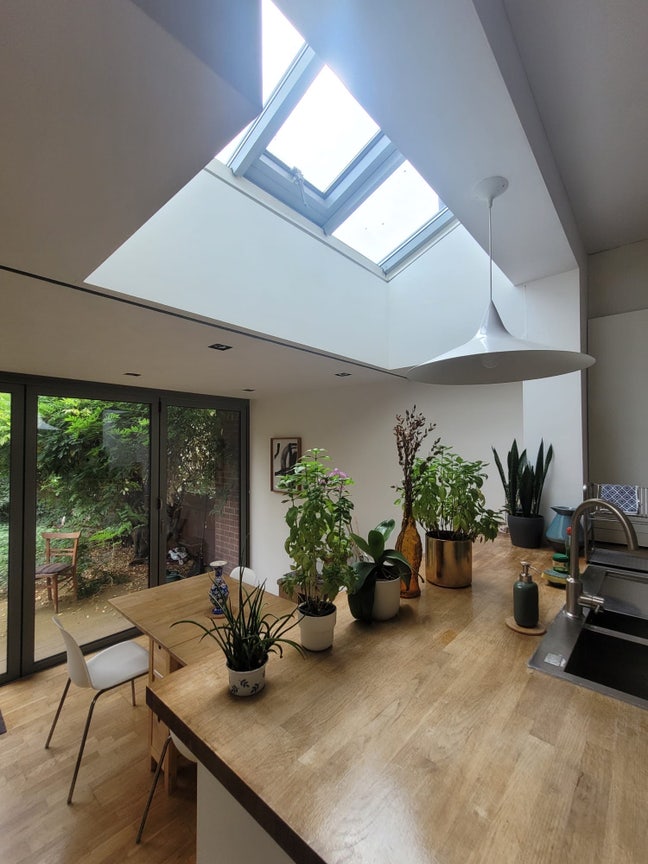 Cozy, Spacious Room in East Acton (Zone 2)🏡 Main Photo