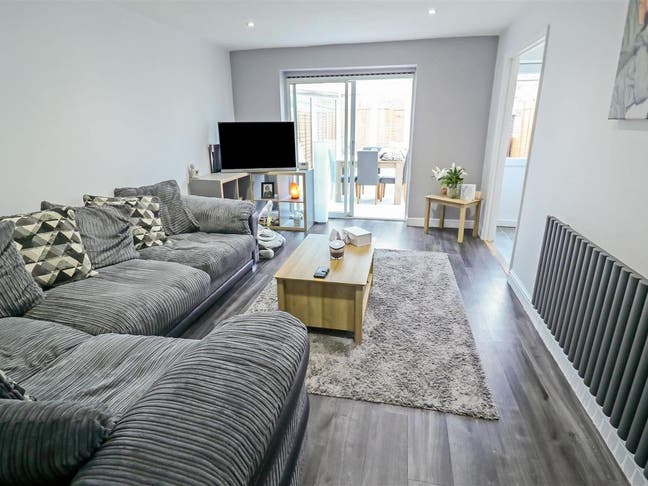 Fantastic 2 Bedroom House in Harlow Main Photo