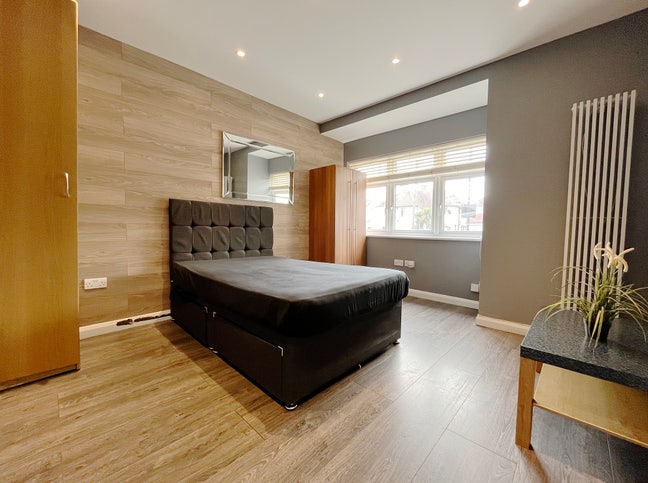 Double Room 10 Min Walk to Hounslow West Main Photo