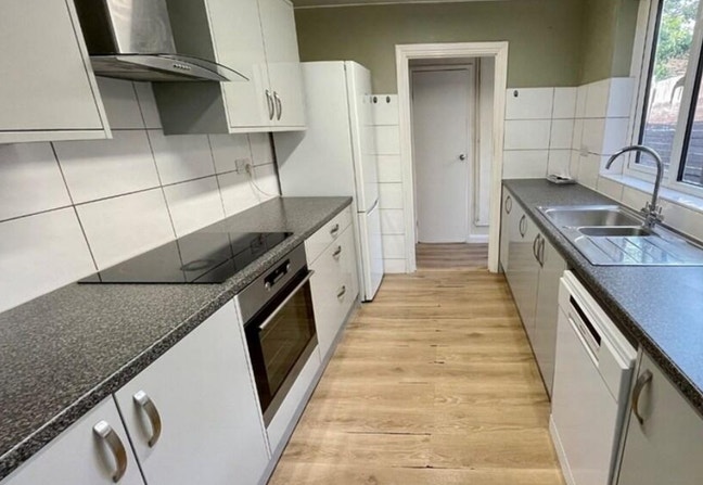 Modern and Spacious Bedrooms Available in Luton Main Photo