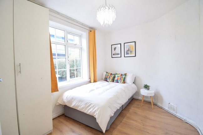 Large Room in Shared House – Fast Commute, No Hidd Main Photo