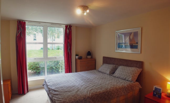 Royal Docks Double room /ensuite available! Main Photo