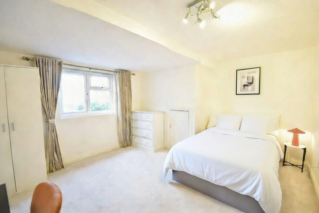 Double available in a modern flat - Chiswick  Main Photo