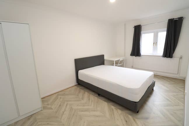 Spacious Double Room Available in Modern N1 Flat  Main Photo