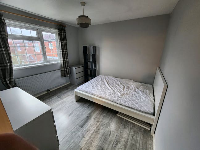 Basingstoke 1 room  Main Photo