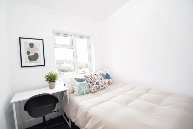 Cozy  Room in Modern House – Wembley !  Main Photo