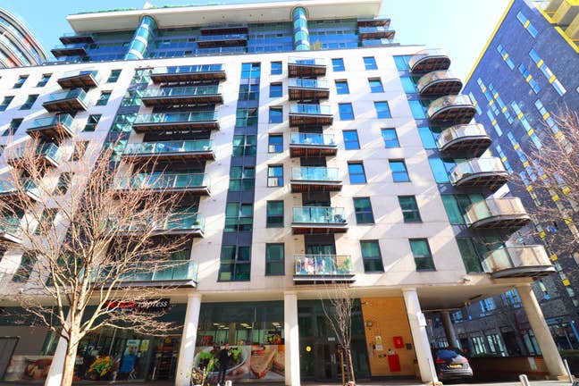 Modern 2-Bed in Canary Wharf – PRIME Location! Main Photo