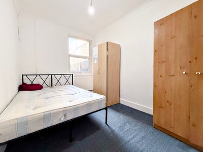 Double Room 5 Min Walk to Hounslow Central Station Main Photo