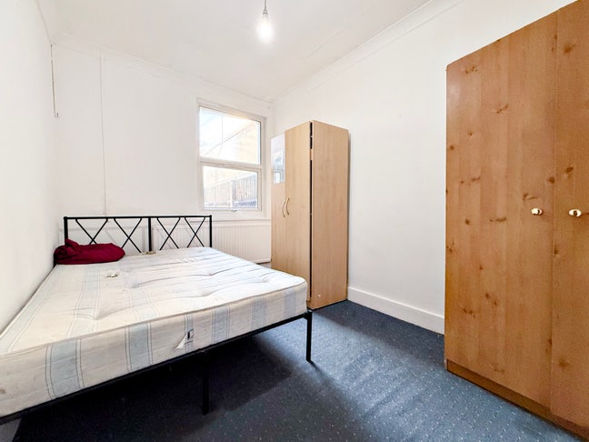 Double Room 5 Min Walk to Hounslow Central Station Main Photo