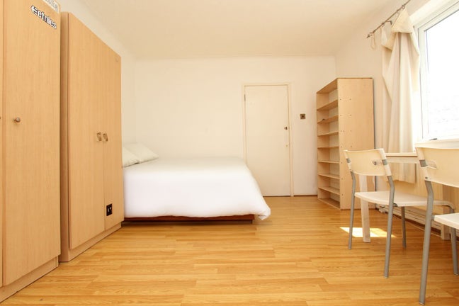 Spacious Double Rooms Next to Stratford!! Main Photo