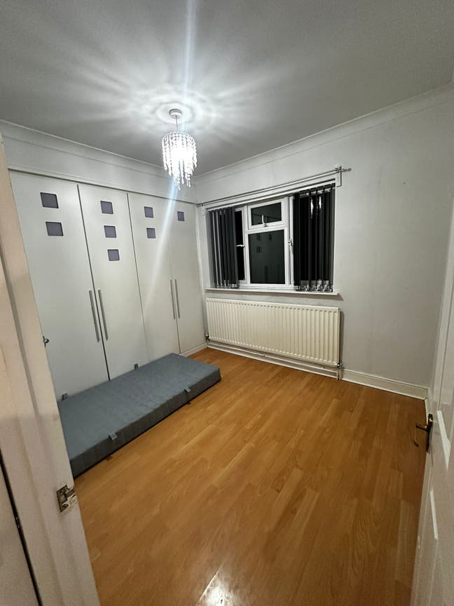  2-Double Rooms 1-Loft Room is available in WS2 8S Main Photo