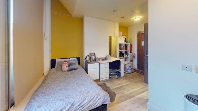 BRIGHT Studio 12 Express Buildings Main Photo