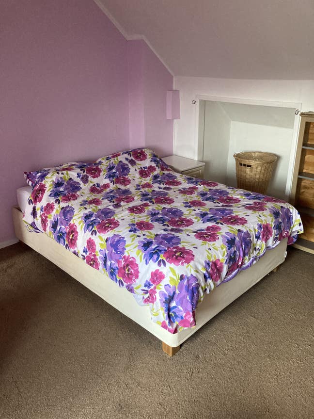 Lovely attic room in spacious Victorian house  Main Photo