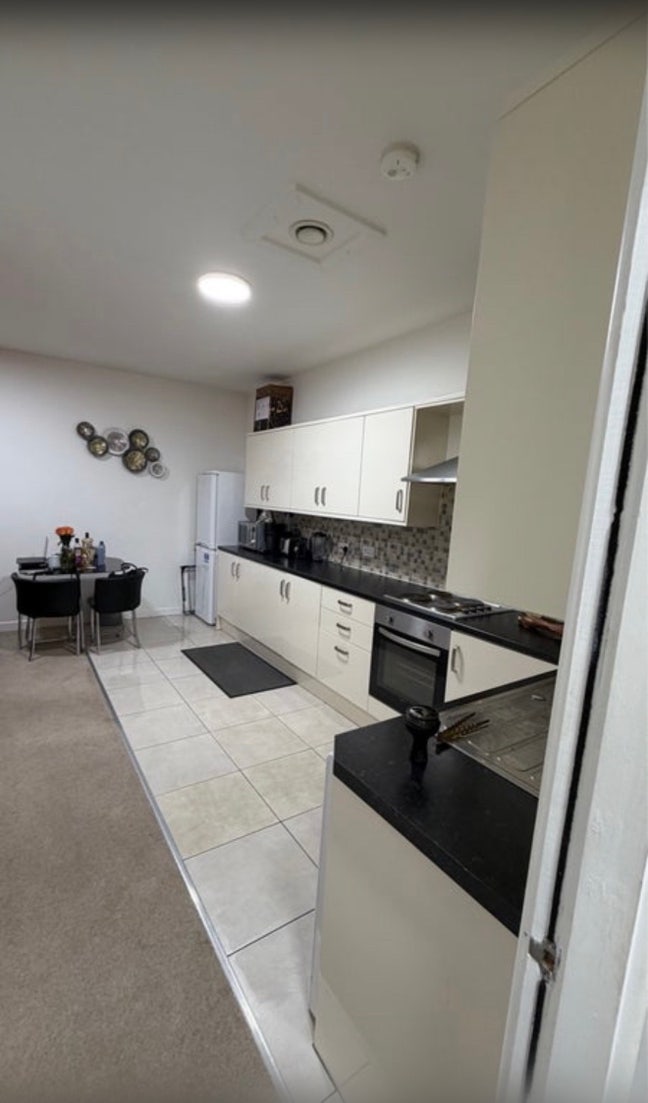 Looking for a Flatmate  Main Photo