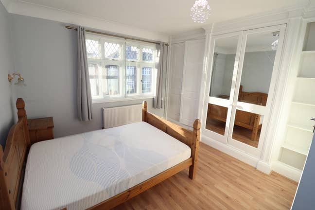 Stunning Ensuite in Ealing - 5mins Piccadilly Line Main Photo