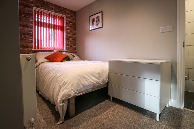 Ensuite Rooms Available 🏡 Warwick Road Main Photo