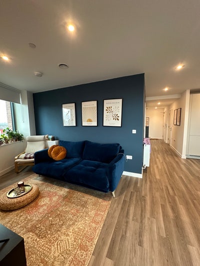 Double room w private bathroom in stunning 2 bed  Main Photo