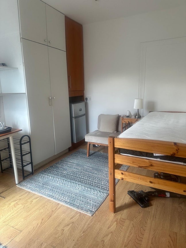 One bedroom, Self-contained unit to let  Main Photo