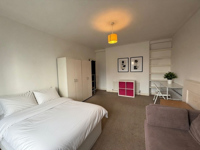 Double Bright Room in a 3 Bed Property !  Main Photo