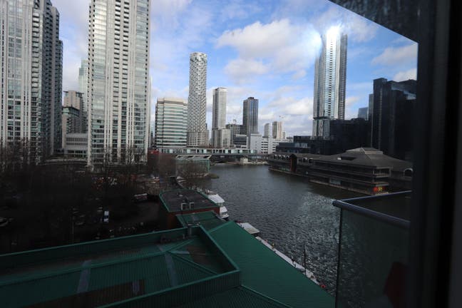 Prime Location Near Canary Wharf Station  Main Photo