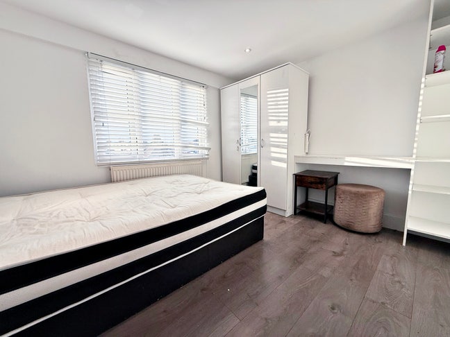 Room to Rent in Hounslow TW5 Main Photo