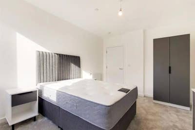 Modern Double Room | Balcony | New Build Main Photo