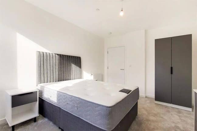 Modern Double Room | Balcony | New Build Main Photo