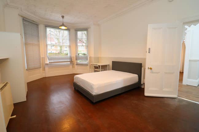 Newly Refurbished House |Next to Elizabeth Line|W5 Main Photo