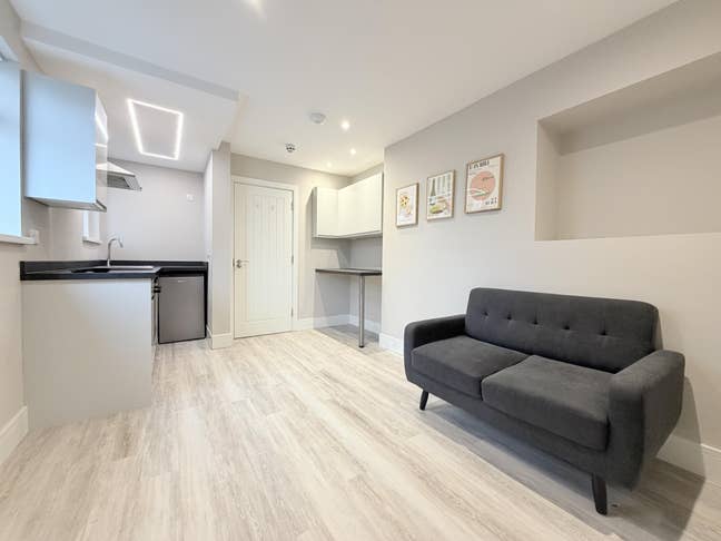 Available Now- Studio in Pentyre Terrace Main Photo