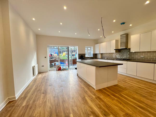 New to the Market, 6 beds, ensuite available Main Photo