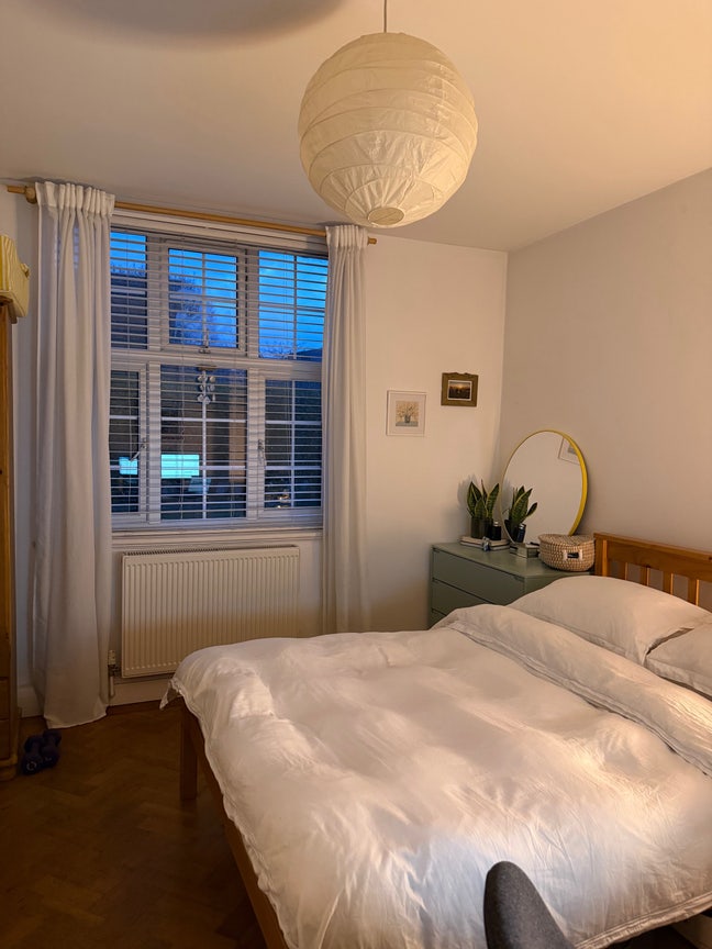 Spacious double room in Wimbledon  Main Photo