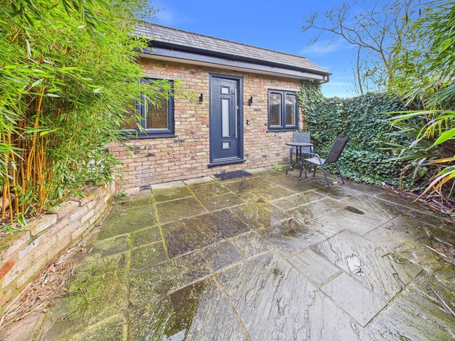 Studio + Private Garden - Greenford, UB6 Main Photo