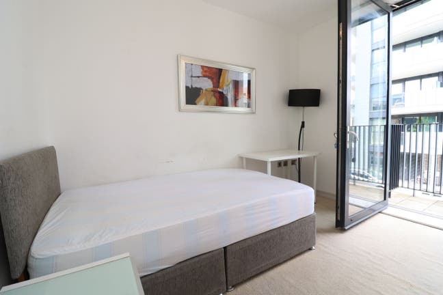 Private Balcony-Single Room- SE10 -Next to Station Main Photo