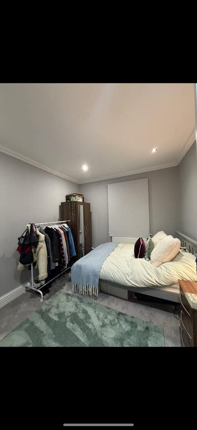 Girls house in Tooting - Double Room w/ bathroom Main Photo