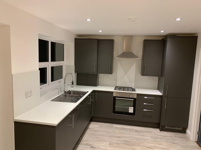 Brand new house loft conversion and double room Main Photo