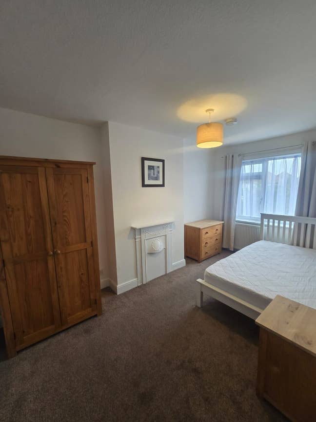 Bognor Regis - Spacious Double Room for One Person Main Photo