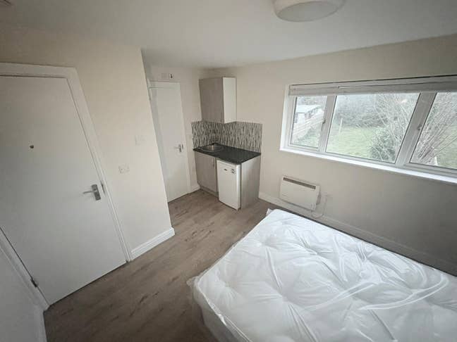 DSS-Studio Flat Available in Orpington Bromley BR5 Main Photo